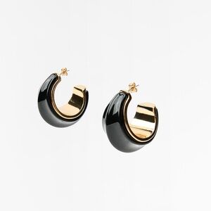 ✨SALE✨ ZARA RESIN HOOP EARRINGS
✨SALE✨